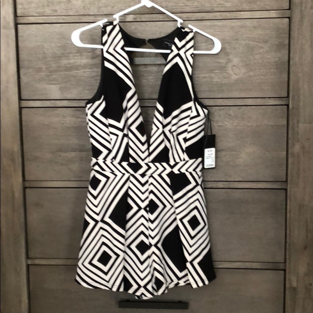 Black/white romper